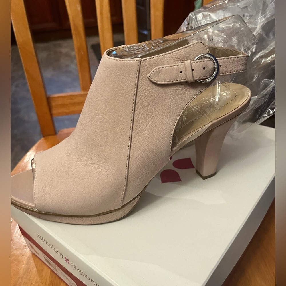 Nude heel